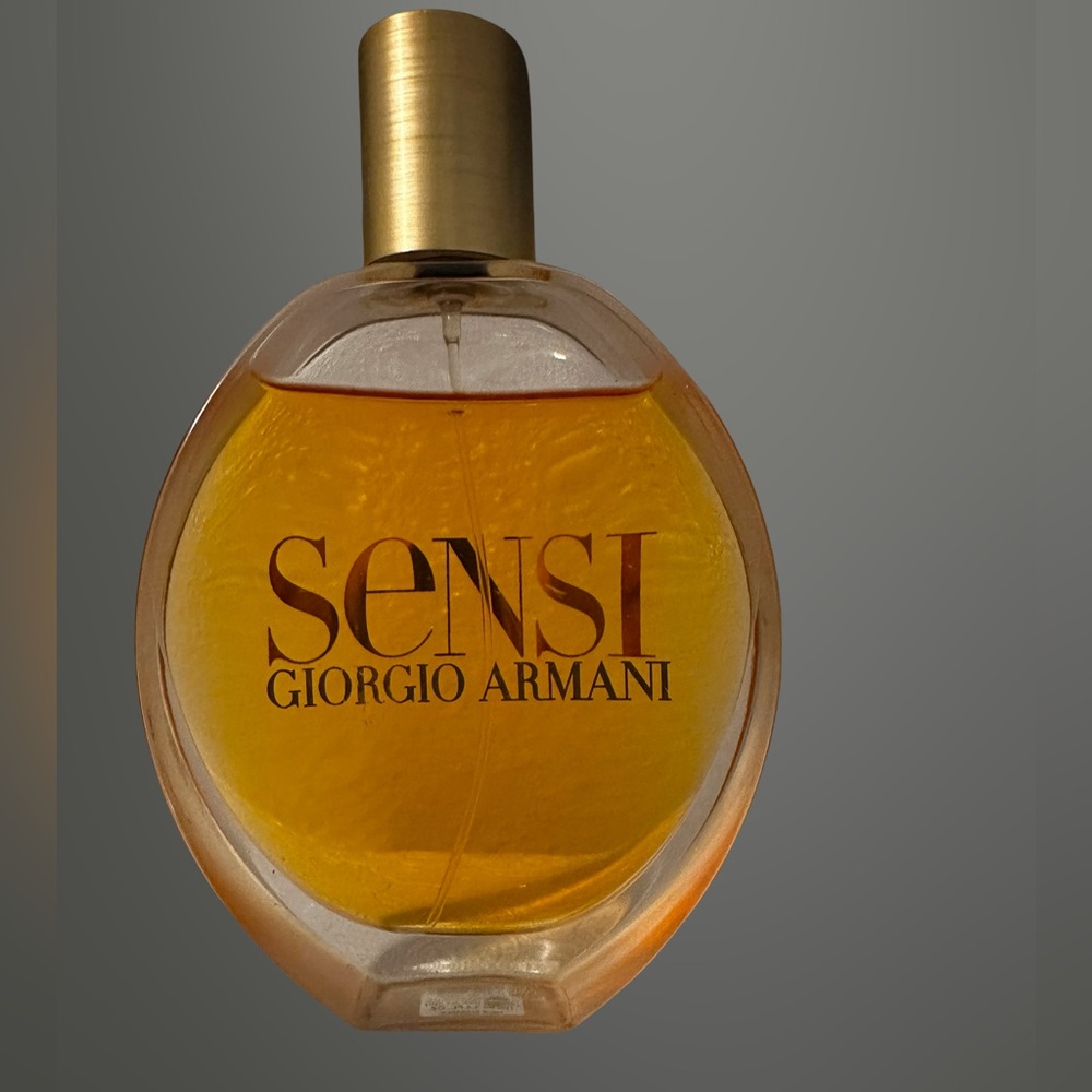 Giorgio Armani Sì Eau de Parfum – 3.4 oz 
Rare & Discontinued